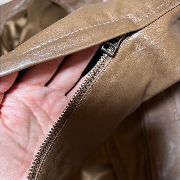 Danier Buttery Soft Genuine Lambskin Leather Jacket in Size Small. Colour = Teak - Picture 5 of 12